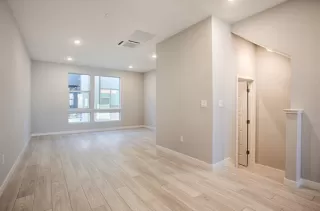 Photo #4: ML81956619 Listing