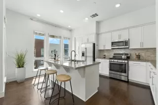 Photo #2: ML81996361 Listing 