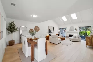 Photo #5: ML82002831 Listing