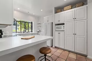 Photo #5: ML82002924 Listing