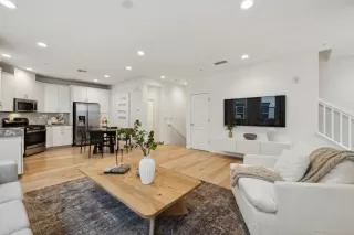 Photo #2: ML82003415 Listing 