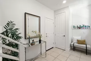 Photo #5: ML82003536 Listing