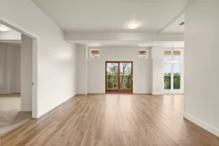 Photo #5: ML82003810 Listing