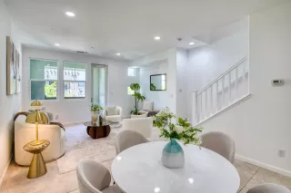 Photo #4: ML82003994 Listing