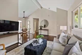 Photo #4: ML82004069 Listing