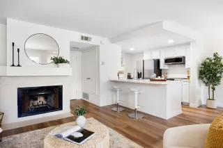 Photo #5: ML82004211 Listing