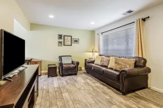 Photo #5: ML82005140 Listing 