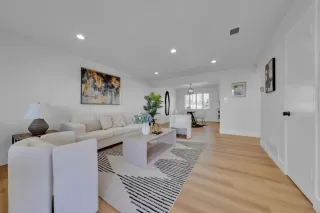 Photo #5: ML82005237 Listing