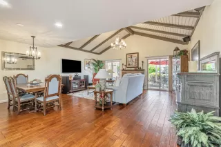 Photo #4: ML82005416 Listing 