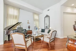 Photo #4: ML82006315 Listing