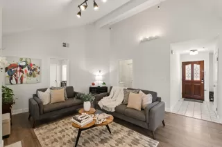 Photo #5: ML82007042 Listing