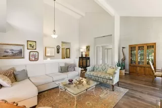 Photo #4: ML82007622 Listing