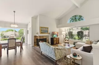 Photo #6: ML82007622 Listing