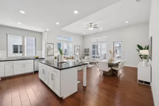 Photo #5: ML82007936 Listing 