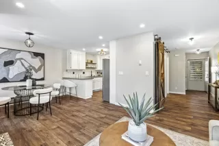 Photo #4: ML82008372 Listing