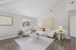 Photo #4: ML82008570 Listing 