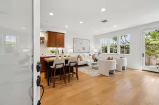 Photo #5: ML82008916 Listing 