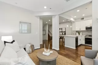 Photo #4: ML82009206 Listing