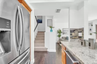 Photo #5: ML82009395 Listing 