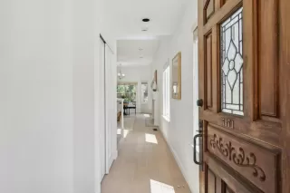 Photo #5: ML82010137 Listing