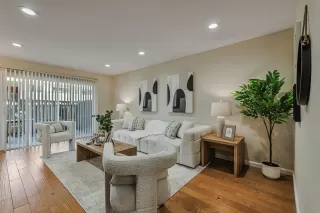 Photo #4: ML82010386 Listing 