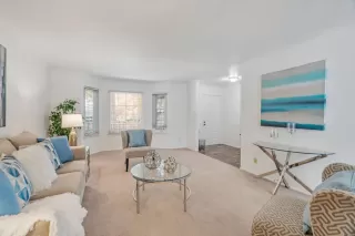 Photo #5: ML82011011 Listing