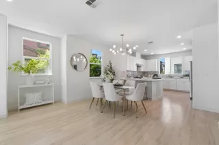 Photo #5: ML82011586 Listing