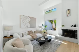 Photo #5: ML82012370 Listing 