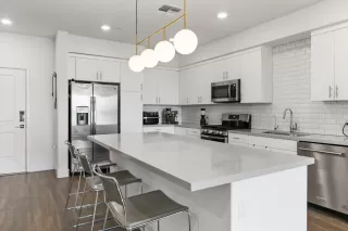 Photo #5: ML82013140 Listing 