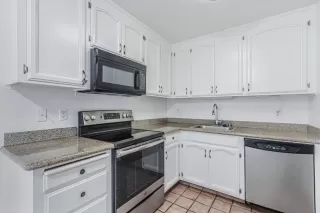 Photo #4: ML82013413 Listing 