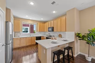 Photo #5: ML82013954 Listing 