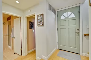 Photo #4: ML82014101 Listing 