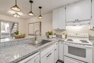 Photo #4: ML82014578 Listing 