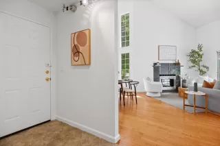 Photo #5: ML82015032 Listing 