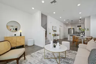 Photo #5: ML82016169 Listing 