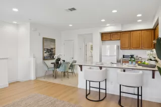 Photo #4: ML82018082 Listing