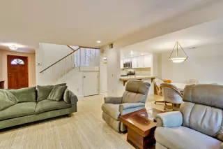 Photo #4: ML82018114 Listing 