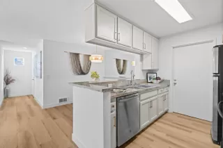 Photo #6: ML82018437 Listing 