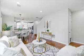 Photo #4: ML82019865 Listing 