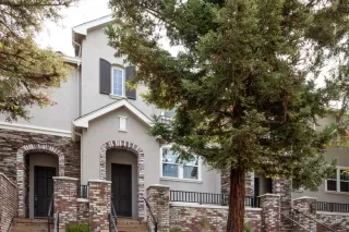 Browse active condo listings in DANBURY PLACE