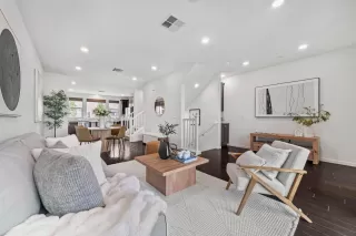 Photo #3: ML82025708 Listing 