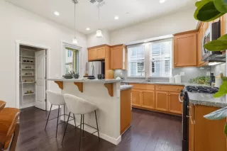 Photo #5: ML82026570 Listing