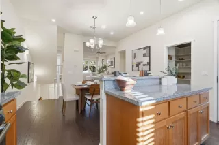 Photo #6: ML82026570 Listing