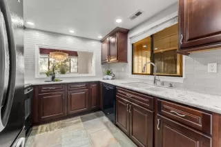 Photo #5: ML82027543 Listing 