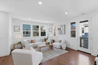 Photo #4: ML82028155 Listing 