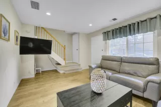 Photo #5: ML82028640 Listing