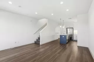 Photo #5: ML82028767 Listing 