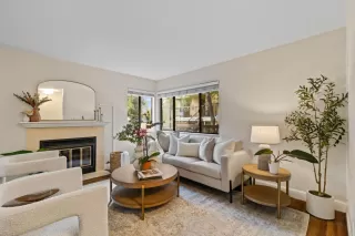 Browse active condo listings in NORTHLAKE 