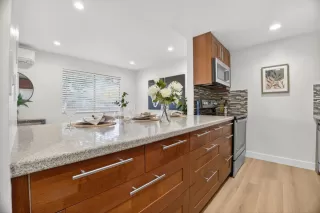 Photo #5: ML82030570 Listing