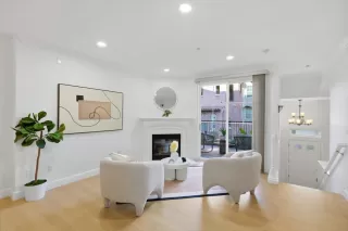 Photo #4: ML82032167 Listing 